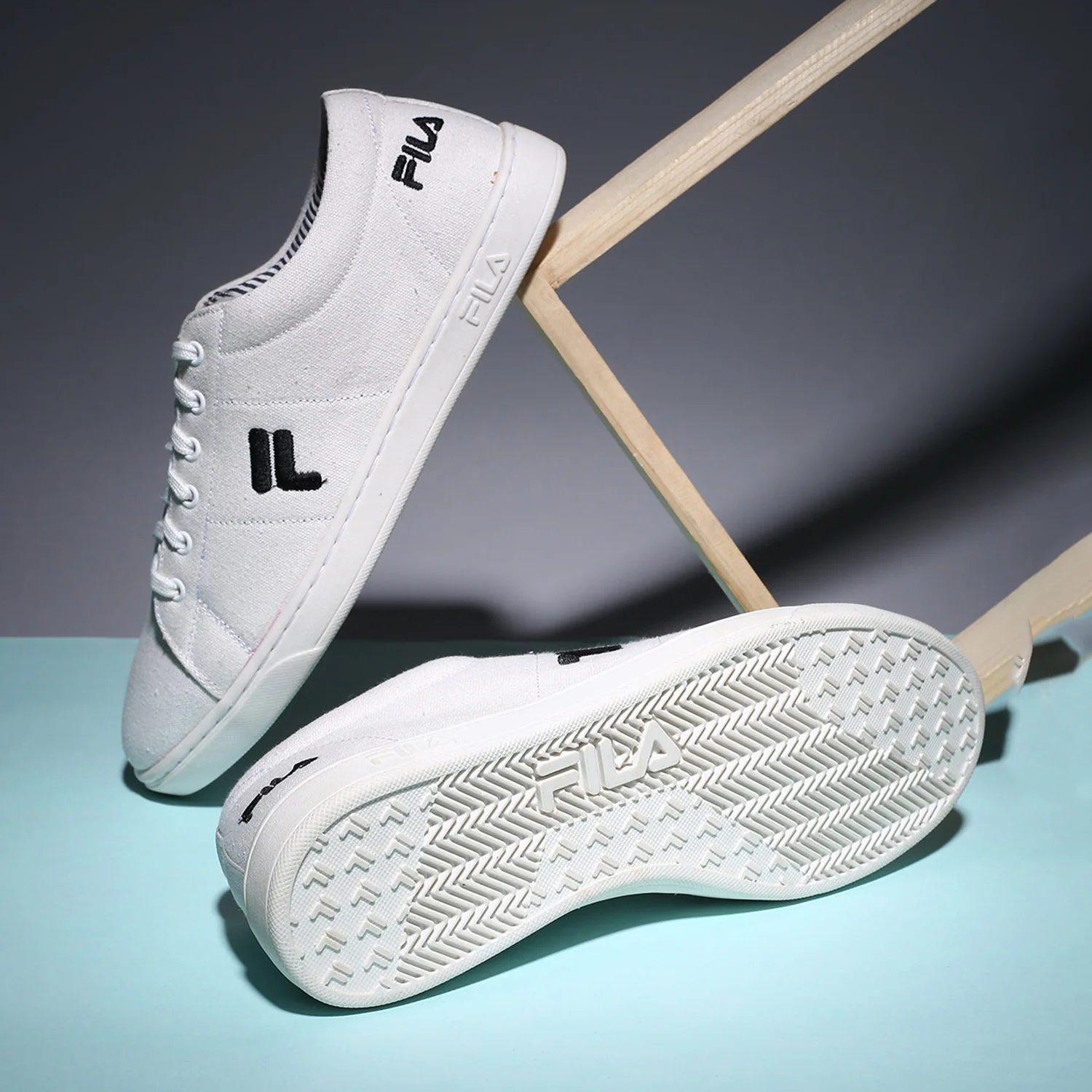 Fila White Eziota Men Canvas Sneakers - Image 3